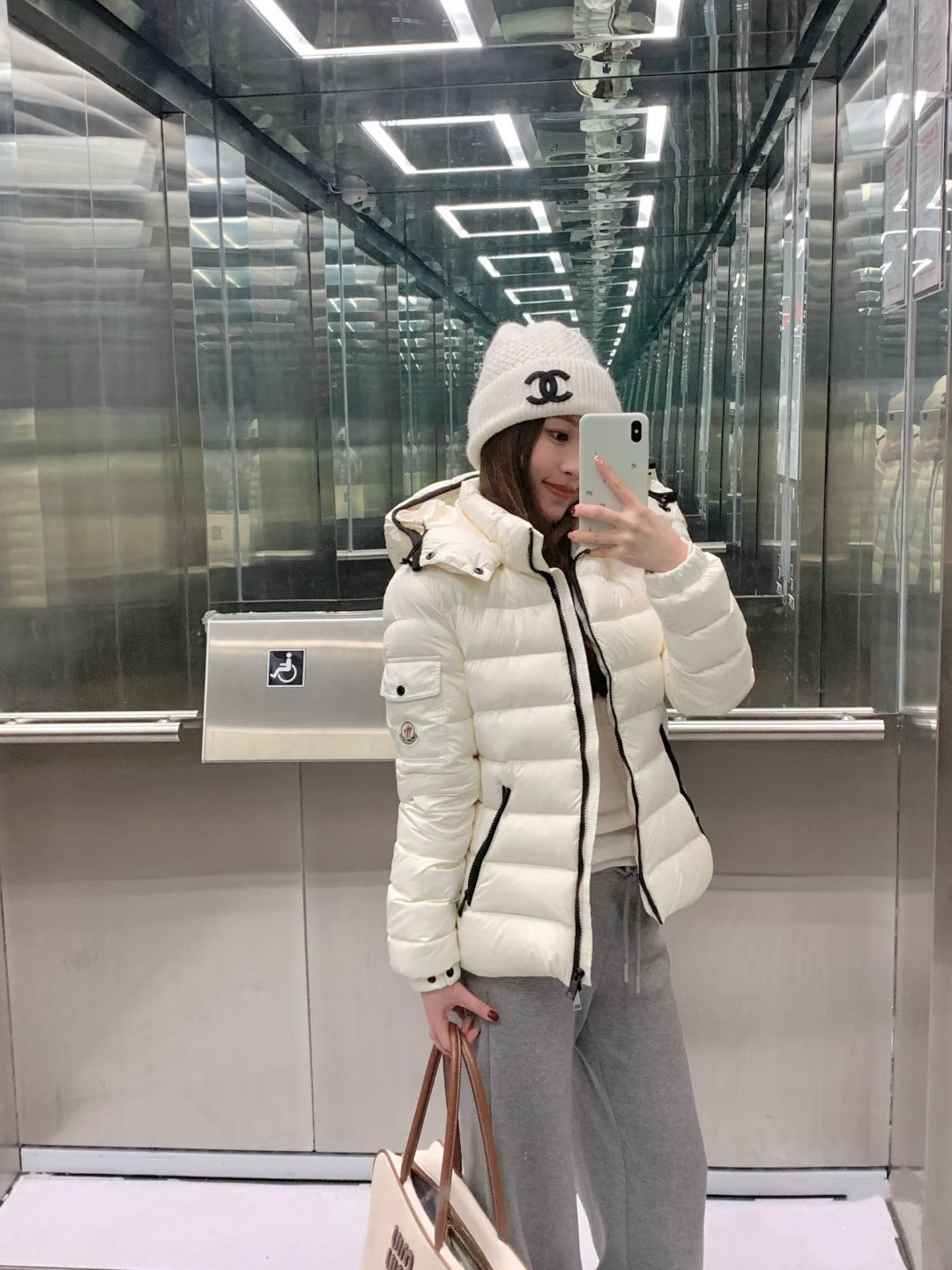 Moncler Sheen Jacquard Down Jacket W6013001 - Image 10