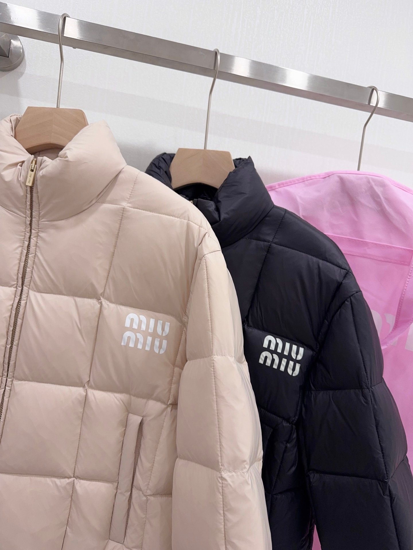 Miu Miu cropped down jacket W6013002 - Image 4