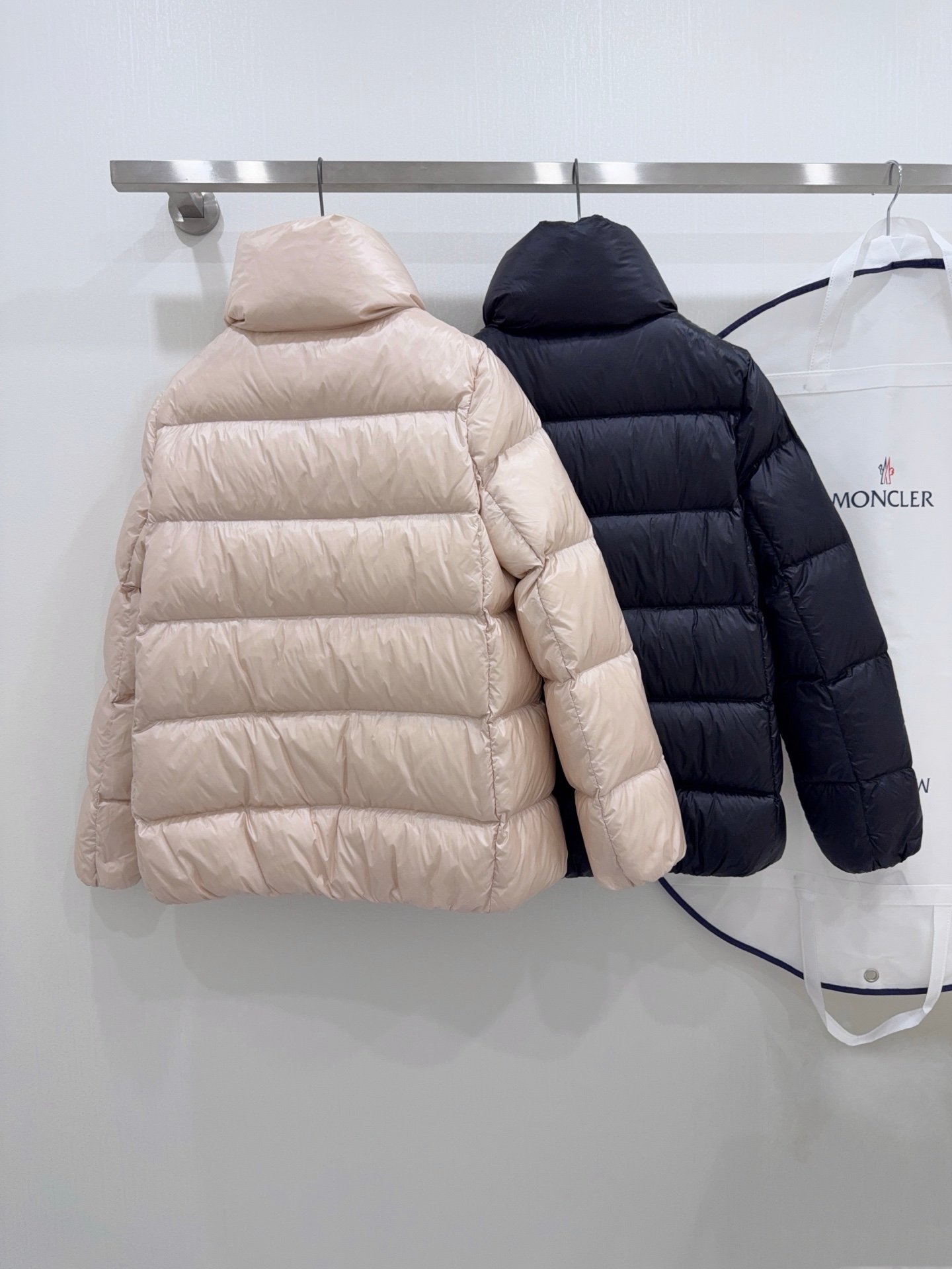 Moncler Cochevis Down Jacket W6013003 - Image 6