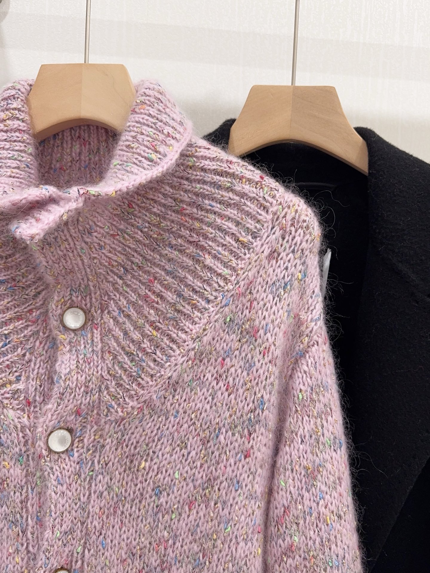 LV Pink V-neck Sweater W6020401 - Image 4