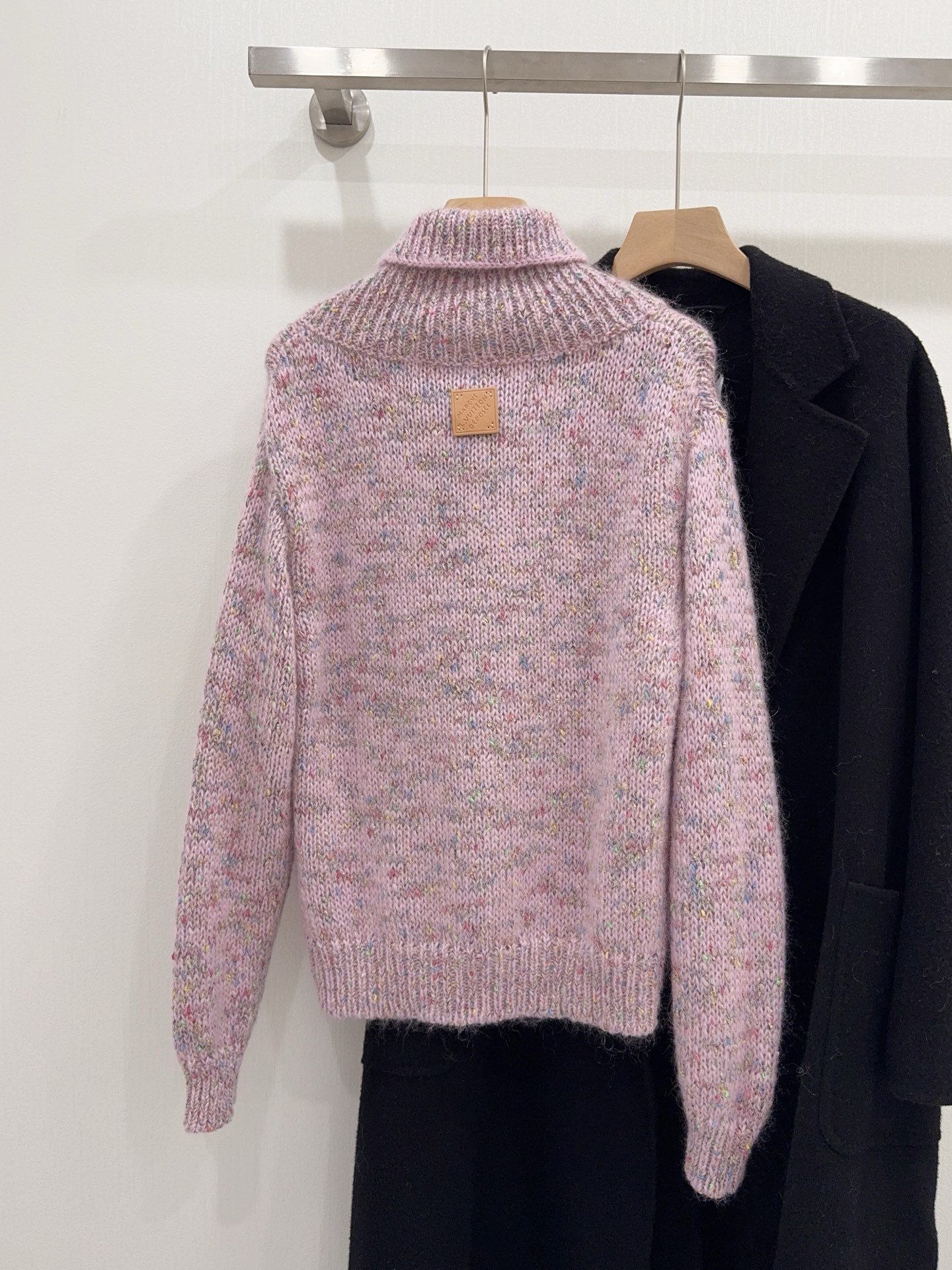 LV Pink V-neck Sweater W6020401 - Image 6