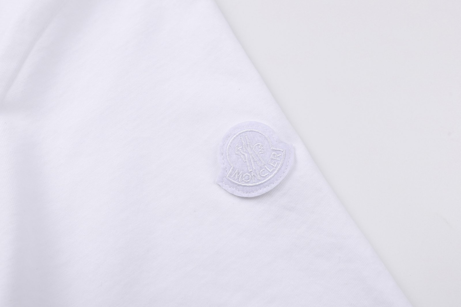 MONCLER 26SS Logo Stain-Resistant Embroidered Comfortable Round-neck Short-Sleeved T-Shirt M6020502 - Image 6