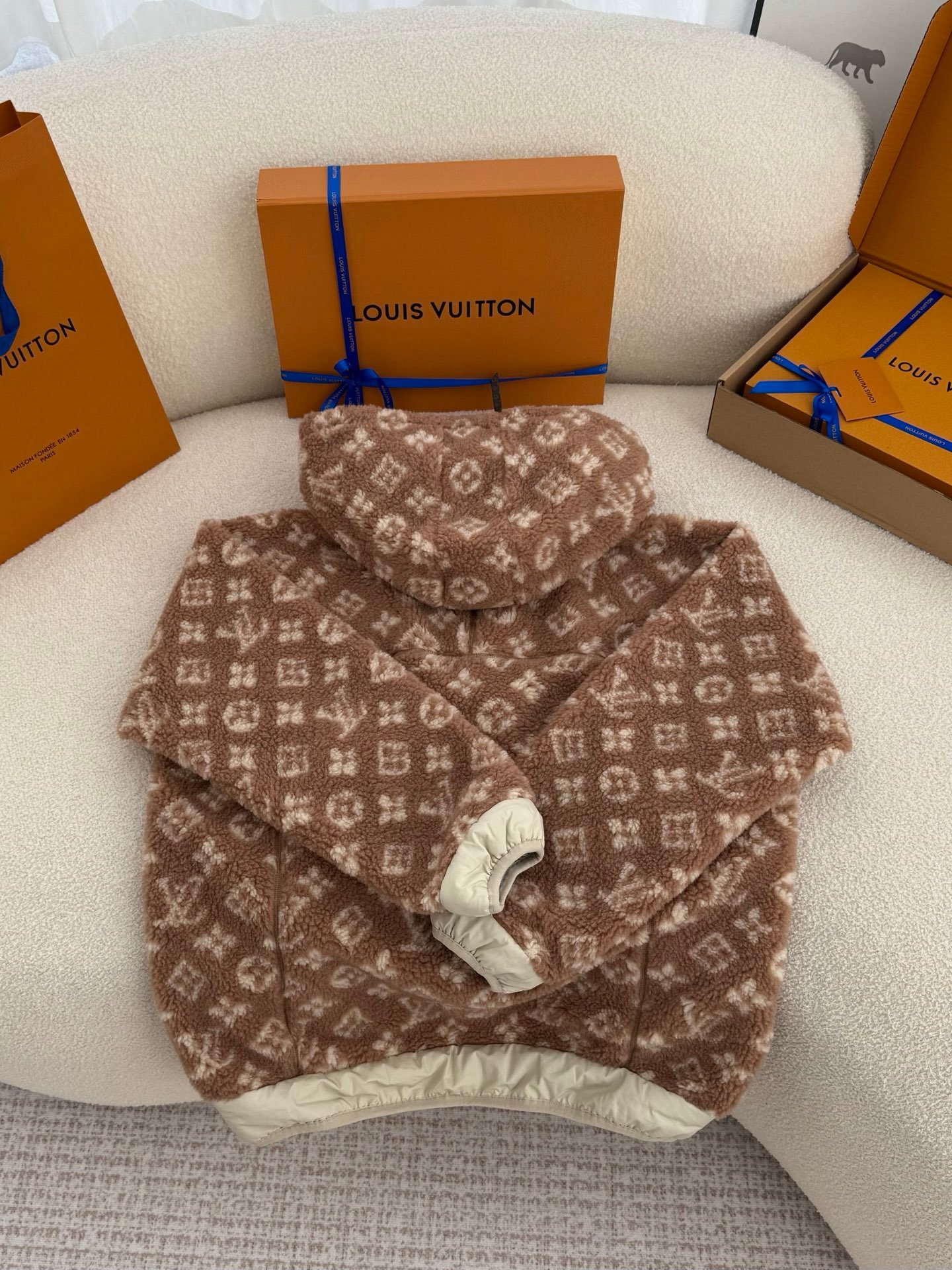 Louis Vuitton Monogram Fleece Hooded Jacket W6021206 - Image 4
