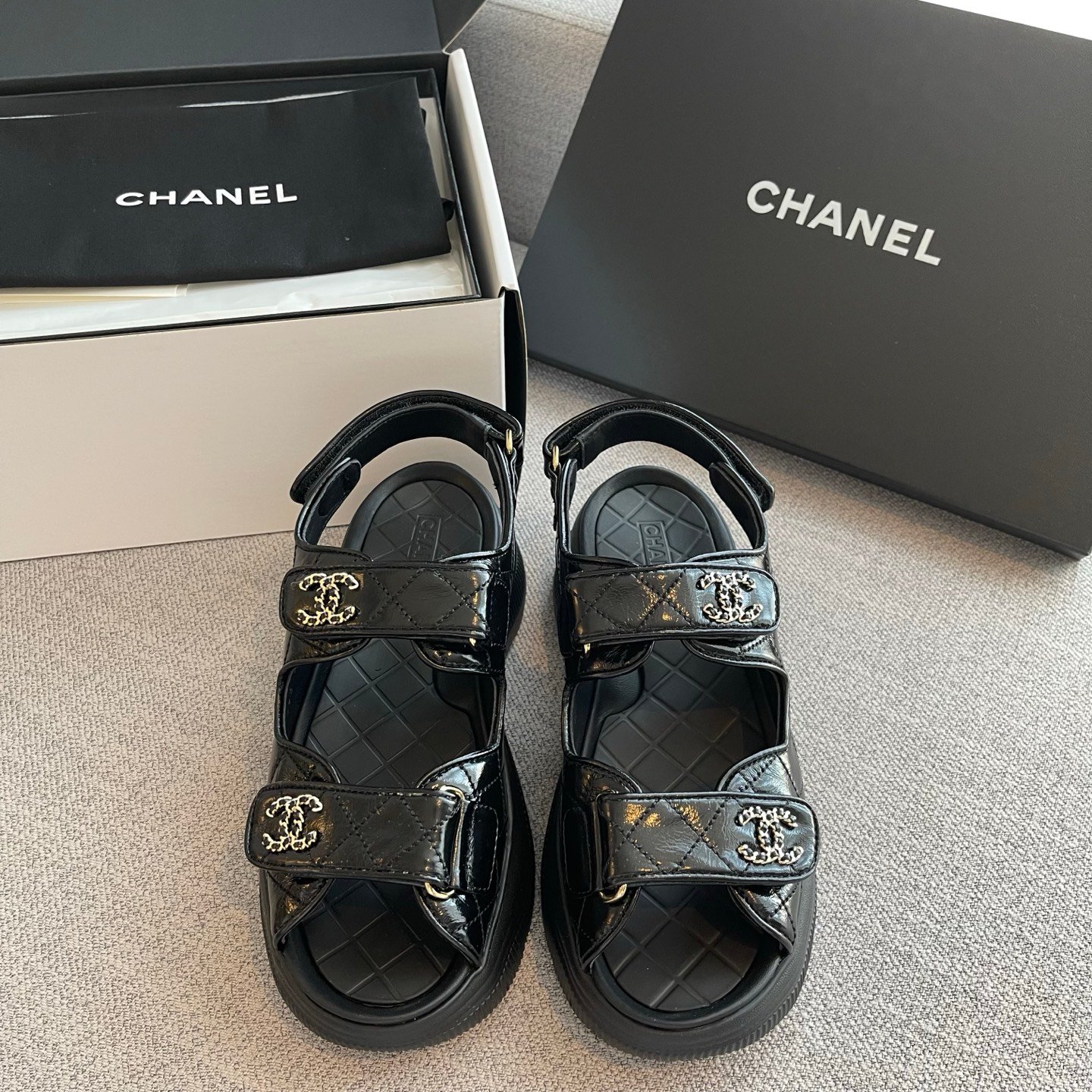 CHANEL platform sandal with double C logo B6021402 - Image 2