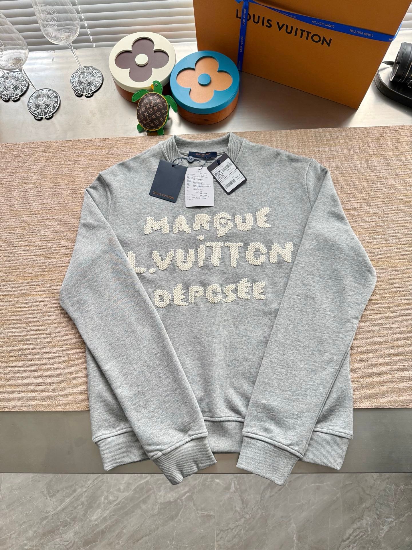 Louis Vuitton water-soluble embroidery letter logo crewneck hoodie W6021601
