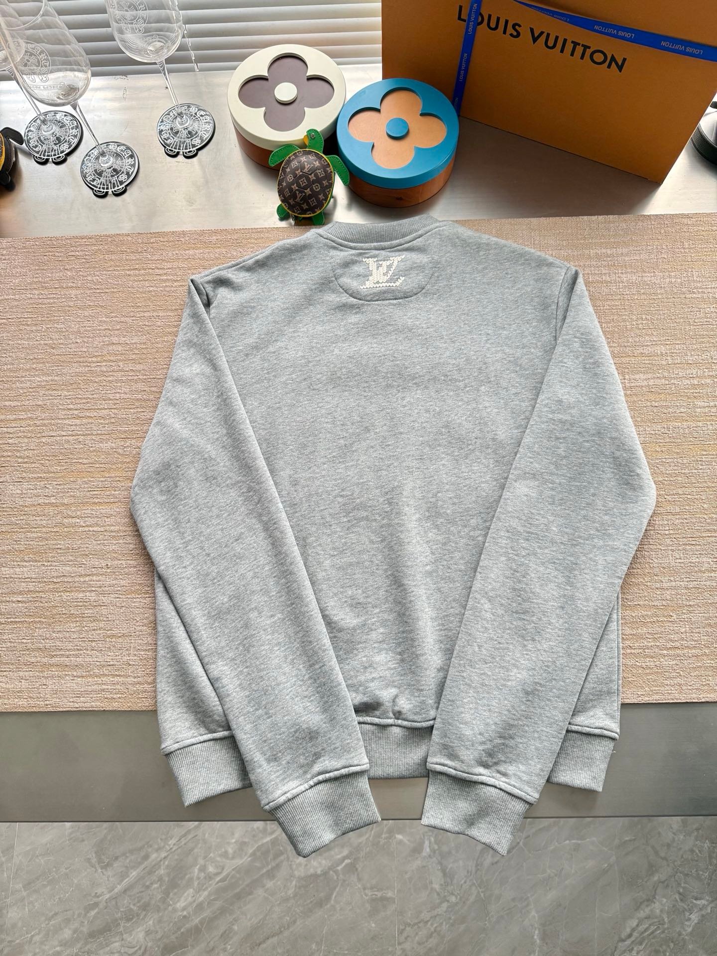 Louis Vuitton water-soluble embroidery letter logo crewneck hoodie W6021601 - Image 3