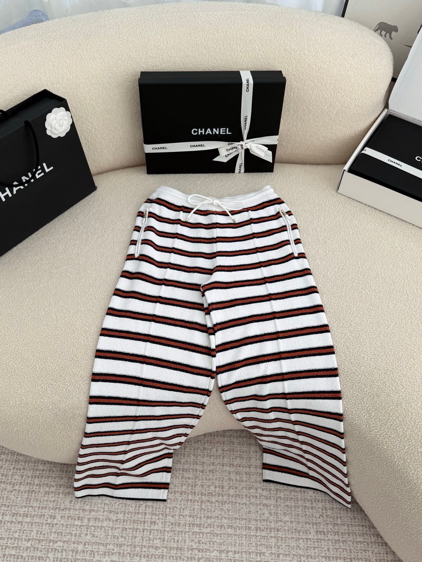 CHANEL trousers W6021604