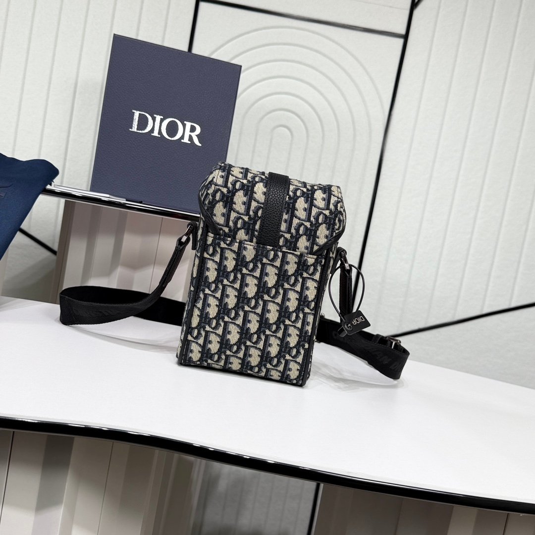 DIOR Tall Vertical Flip-Top Messenger Bag B6021601 - Image 3
