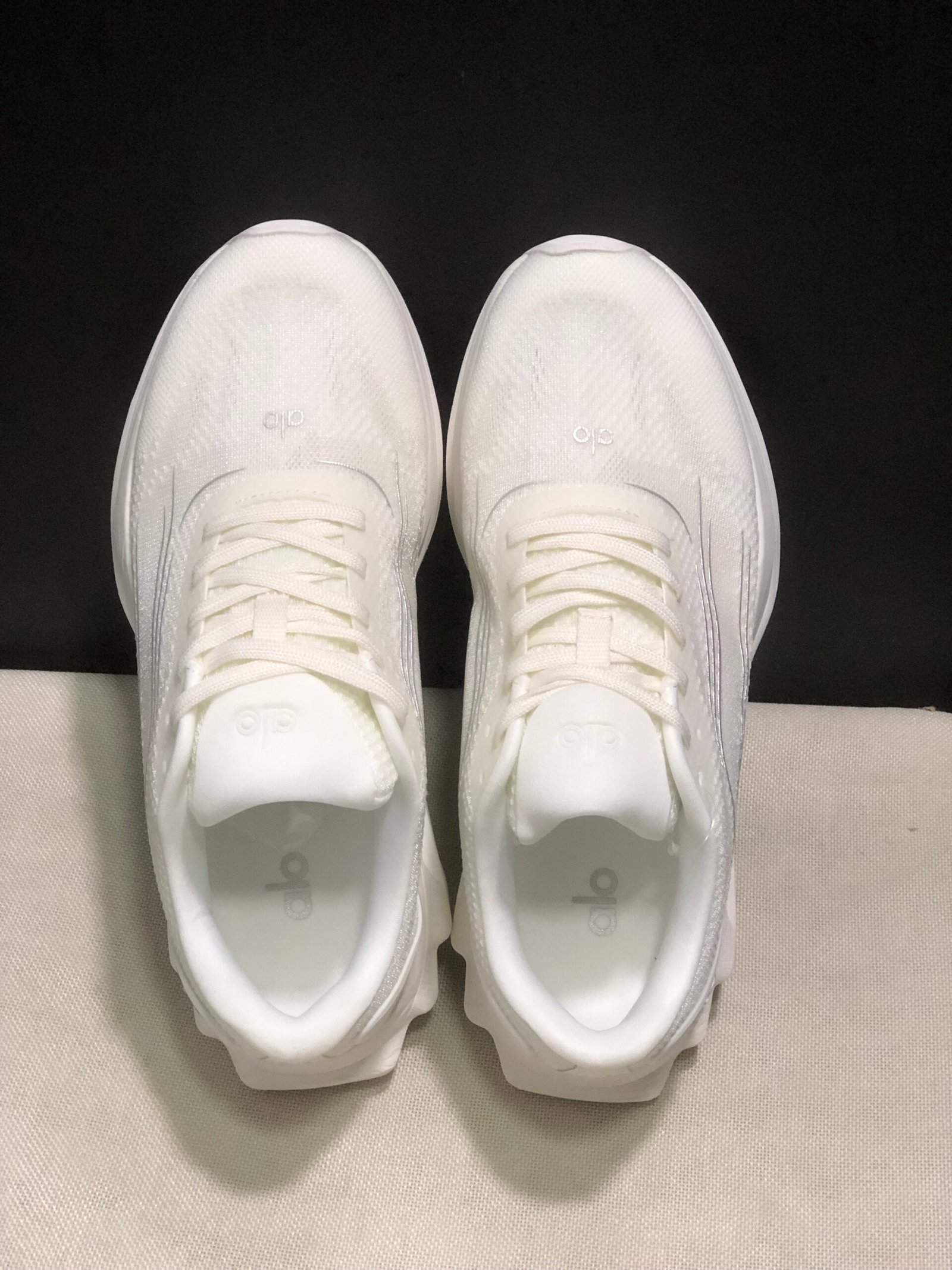 Alo City Commuting Running Shoes B6021902 - Image 2