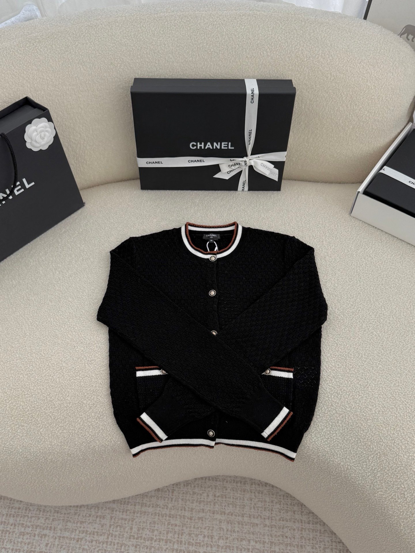 CHANEL Knitted Sweater W6022402 - Image 3