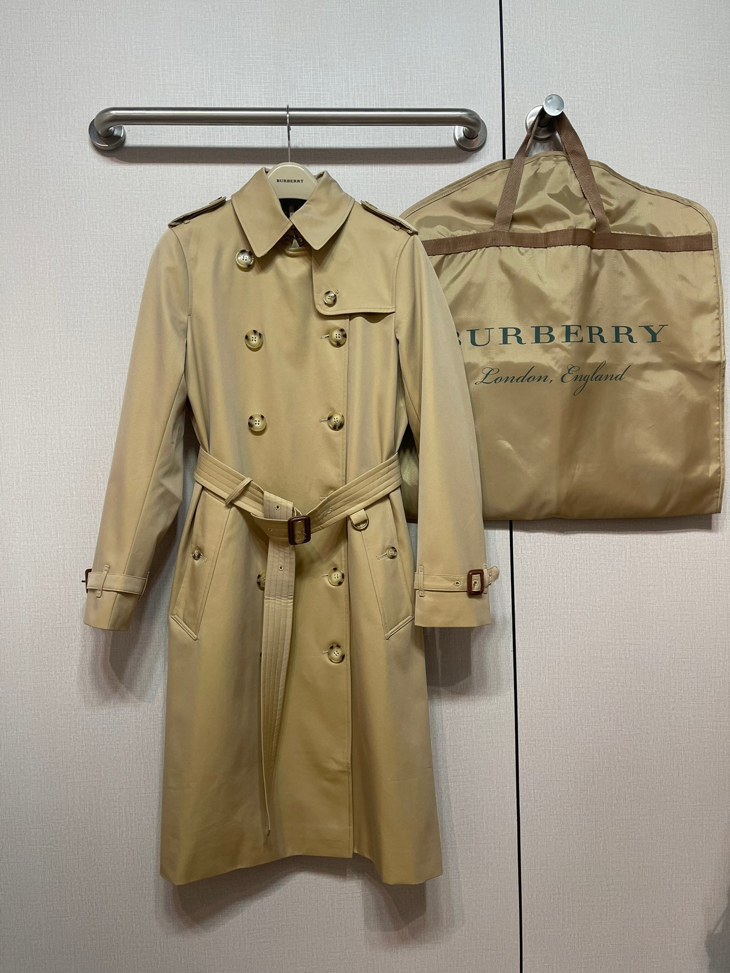 Burberry Classic Tan Trench Coat Jacket W6022302 - Image 2