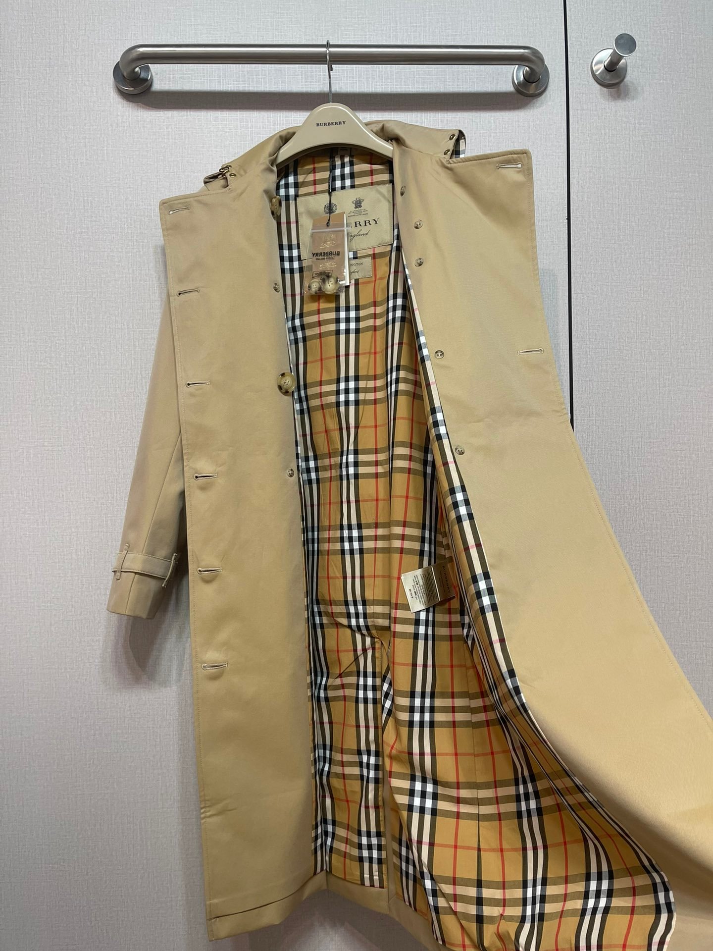 Burberry Classic Tan Trench Coat Jacket W6022302 - Image 4