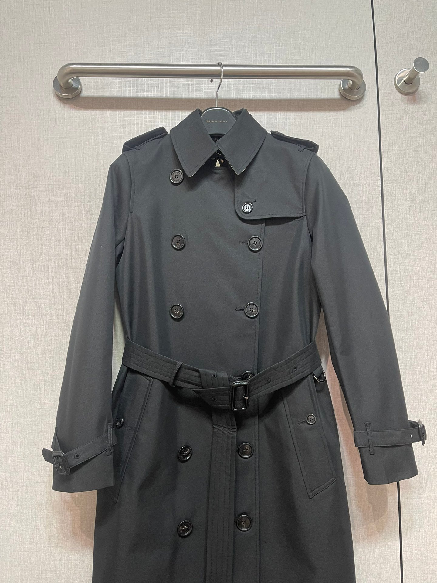 Burberry Classic Tan Trench Coat Jacket W6022302 - Image 6