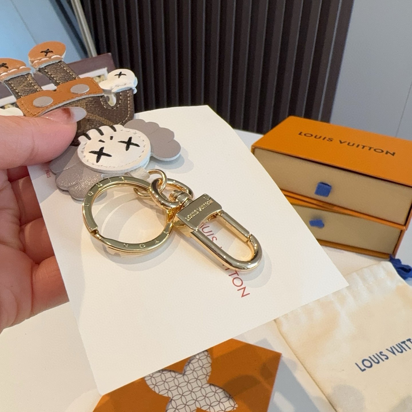 Louis Vuitton x KAWS collaborative bag charm B6022606 - Image 5