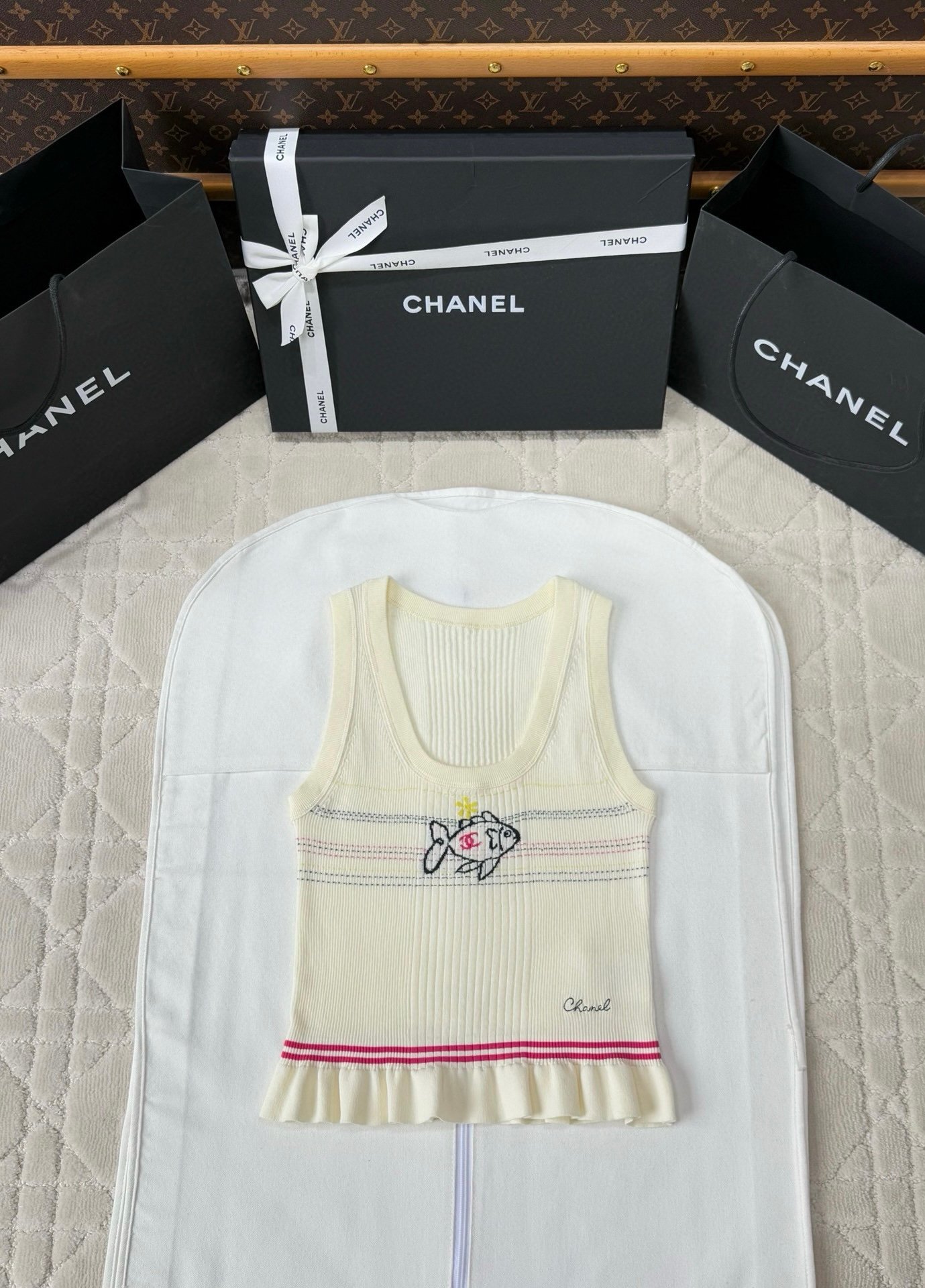CHANEL Fish-shaped Knitted Backless Top with Straps W6022704 - Image 3