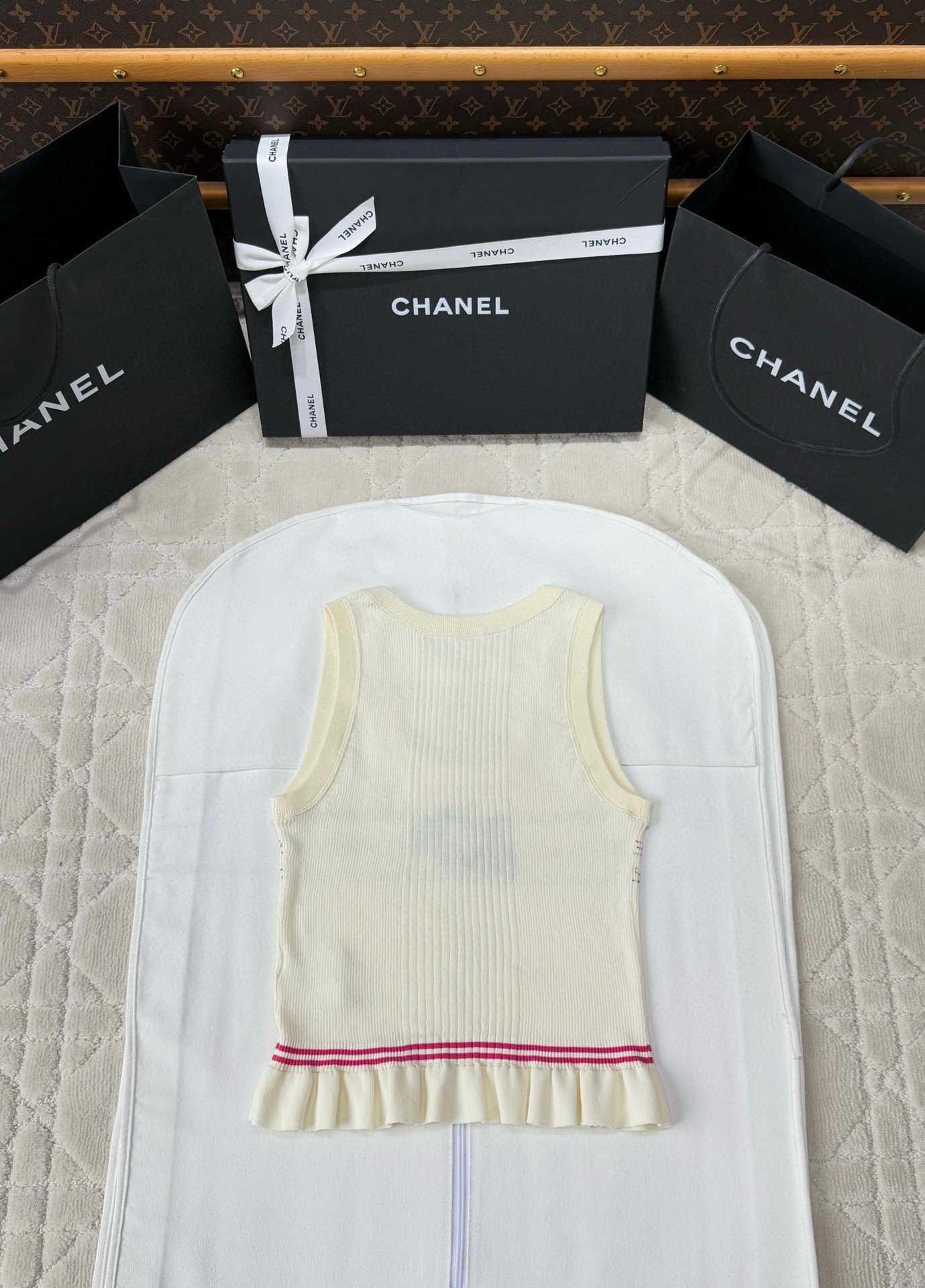 CHANEL Fish-shaped Knitted Backless Top with Straps W6022704 - Image 4
