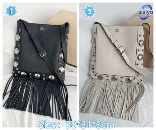 Valentino Garavani Nellcôte Shoulder Bag B6021108