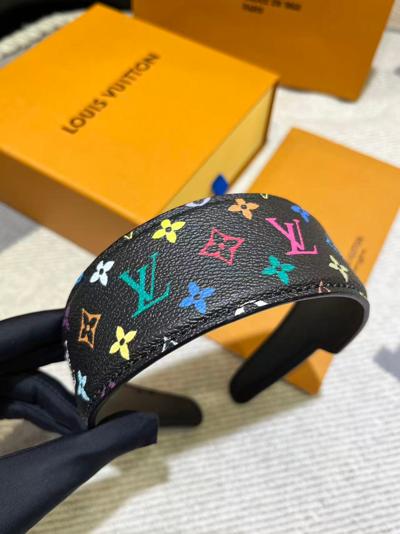 Louis Vuitton LV Outline Headband B6030403 - Image 3
