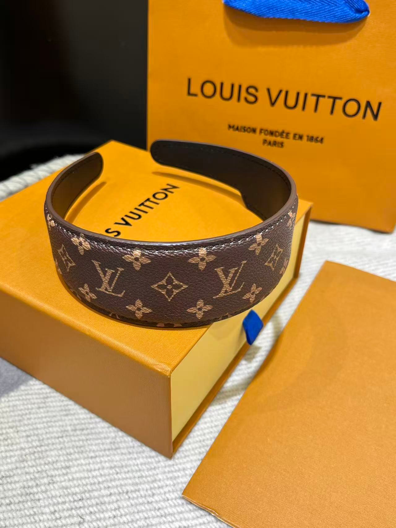Louis Vuitton LV Outline Headband B6030403 - Image 4