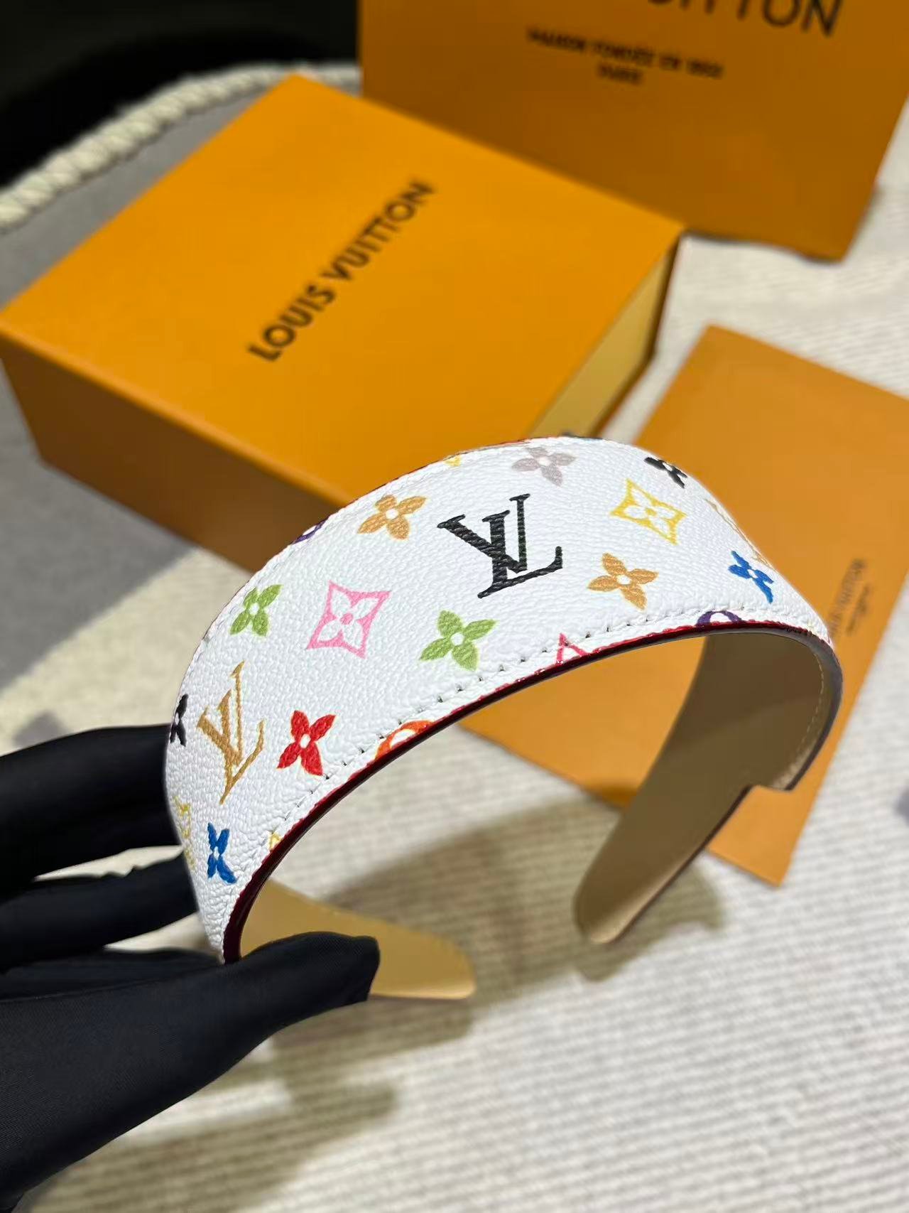 Louis Vuitton LV Outline Headband B6030403 - Image 6