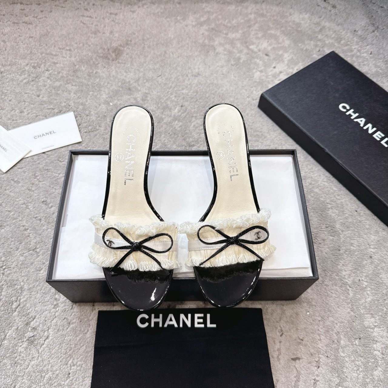 Chanel CC Ruffled Bow Heels B6032404 - Image 2