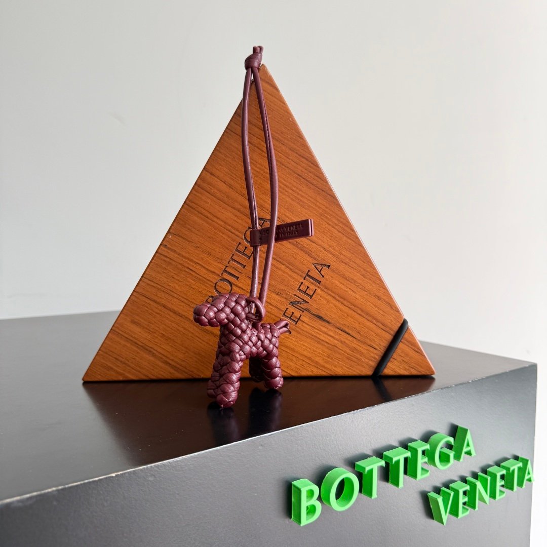 Bottega Veneta Intrecciato leather puppy pendant necklace B6030106 - Image 2