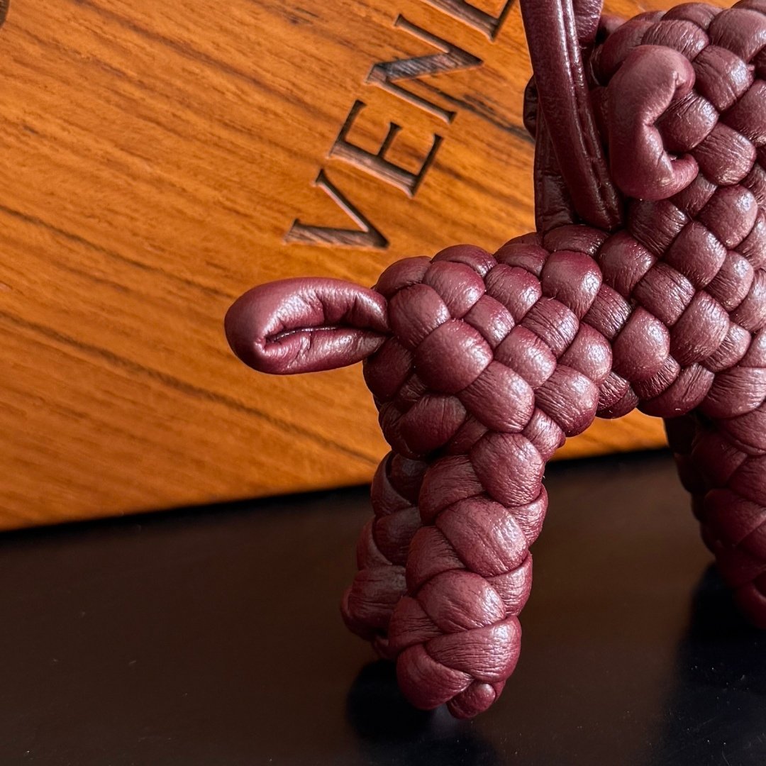 Bottega Veneta Intrecciato leather puppy pendant necklace B6030106 - Image 4