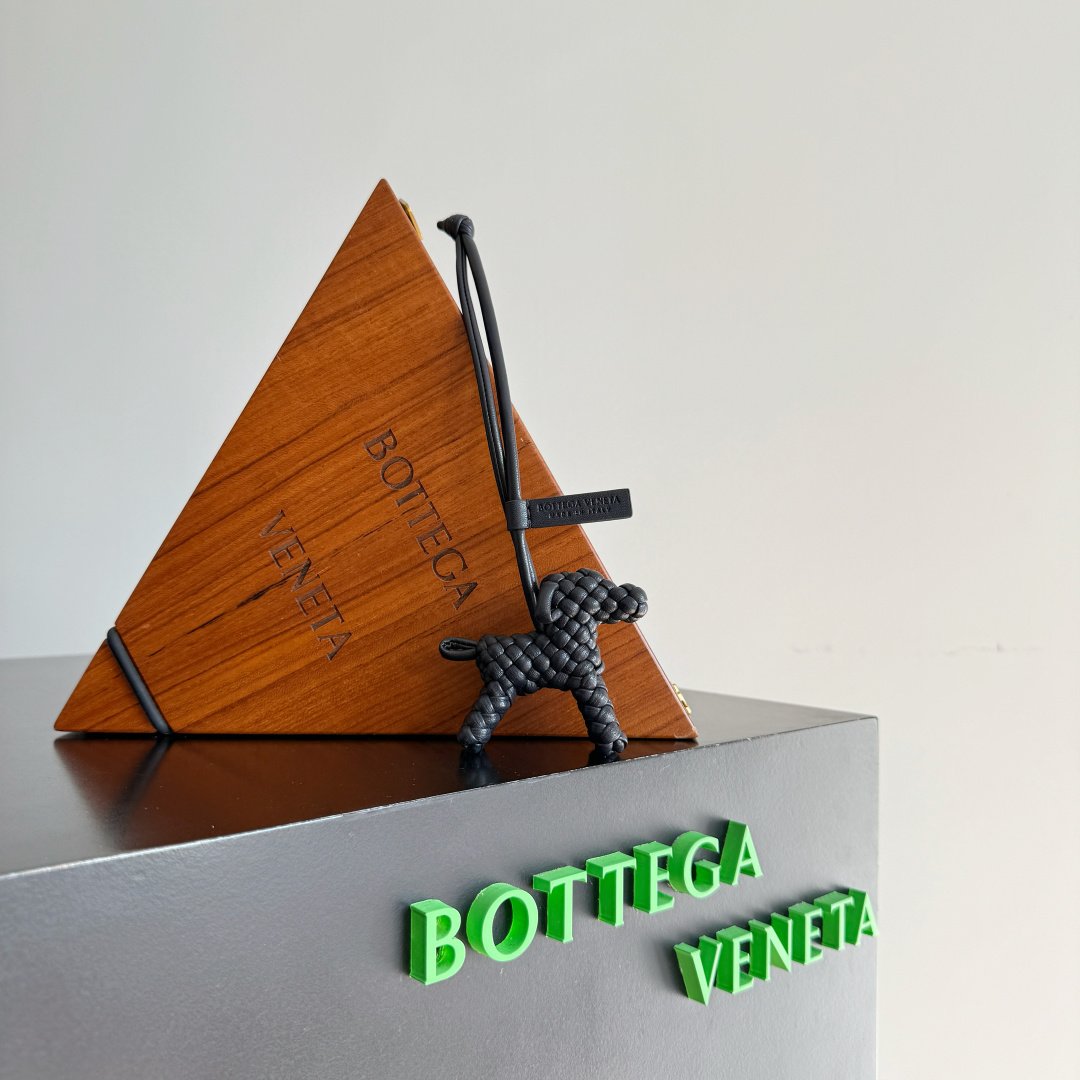 Bottega Veneta Intrecciato leather puppy pendant necklace B6030106 - Image 5