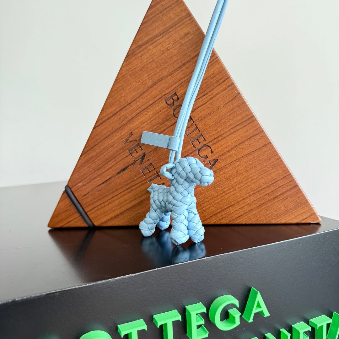 Bottega Veneta Intrecciato leather puppy pendant necklace B6030106 - Image 9