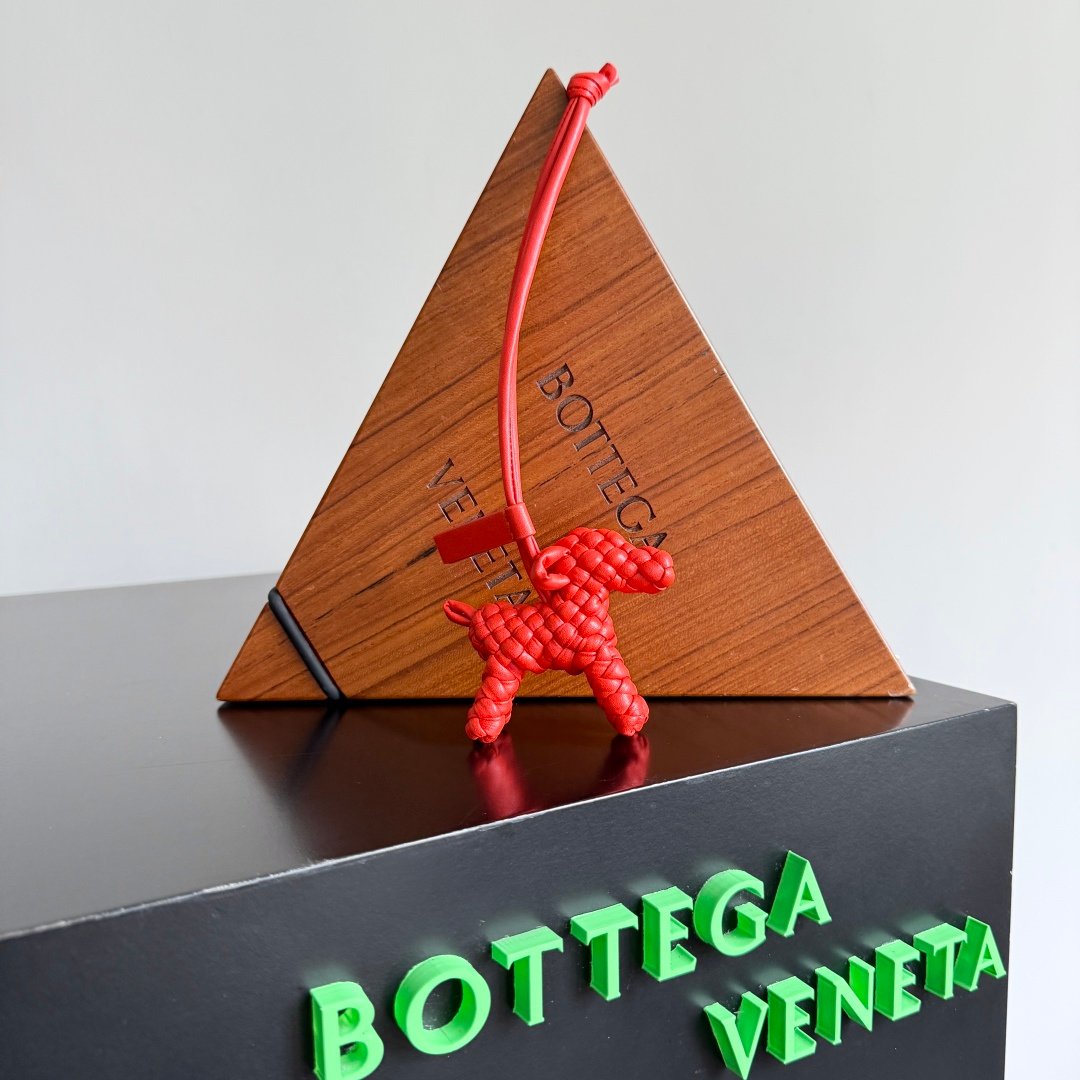 Bottega Veneta Intrecciato leather puppy pendant necklace B6030106 - Image 10