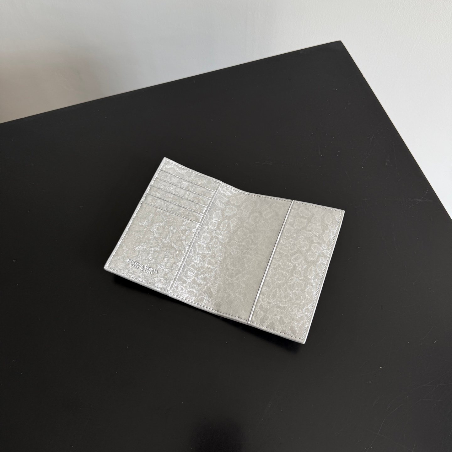 Bottega Veneta Women's Intrecciato Passport Case B6030901 - Image 3