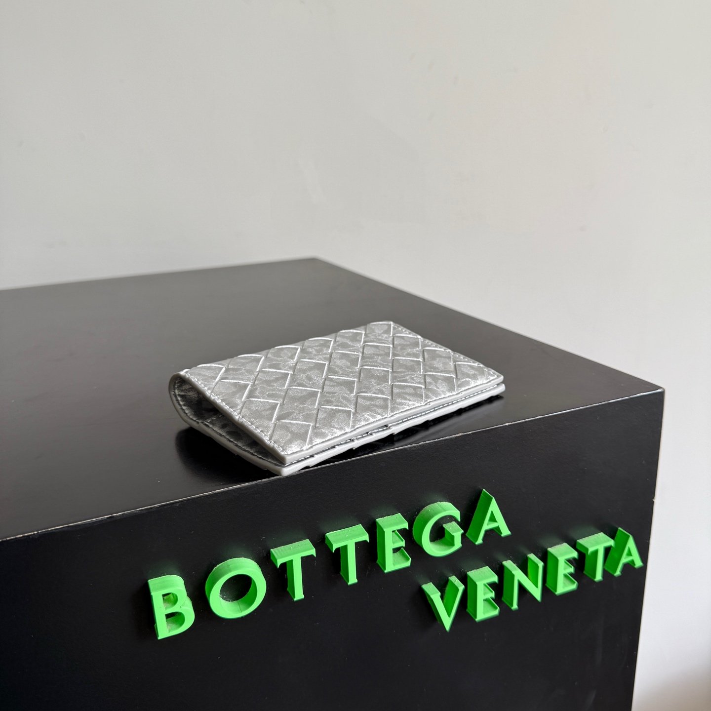 Bottega Veneta Women's Intrecciato Passport Case B6030901 - Image 4