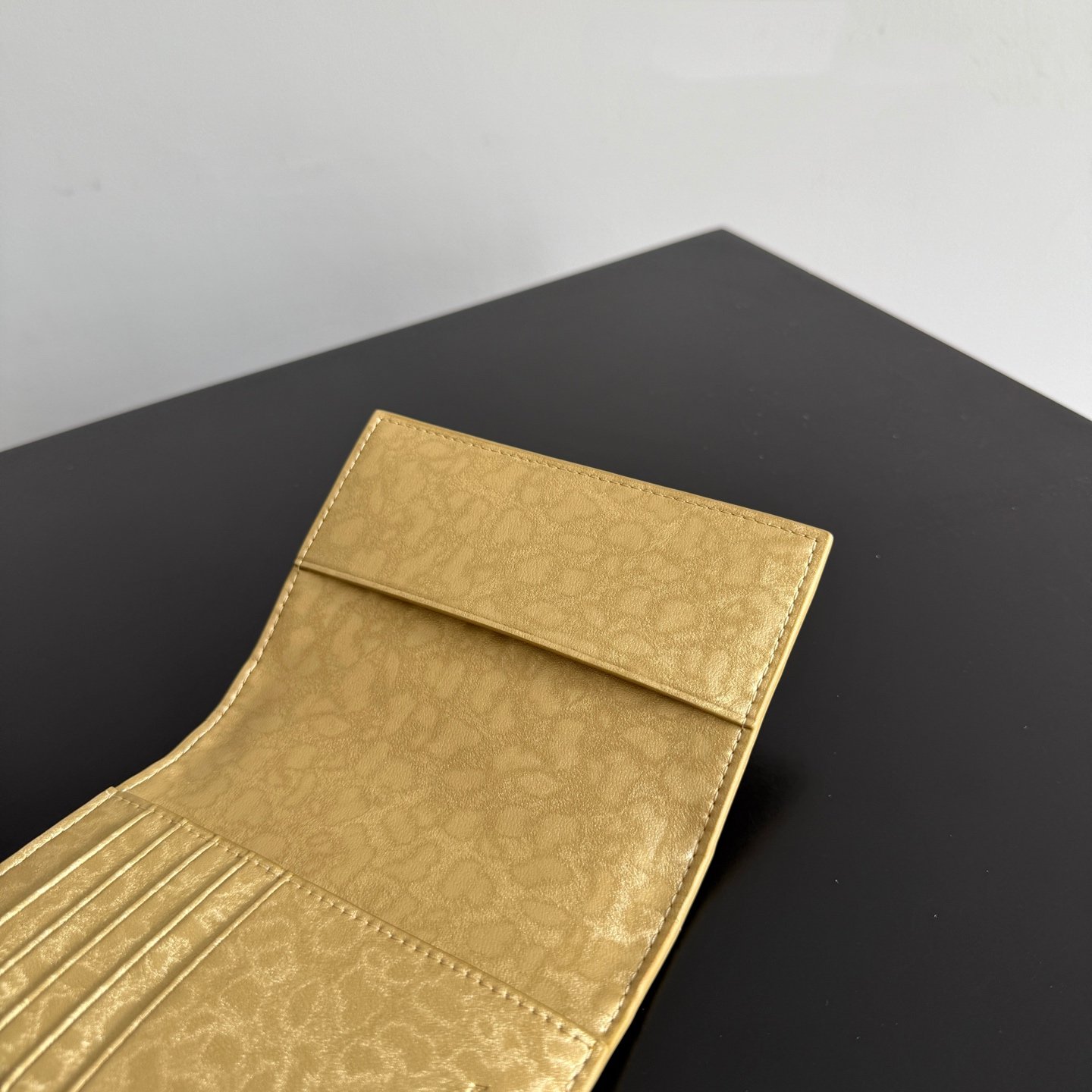 Bottega Veneta Women's Intrecciato Passport Case B6030901 - Image 7