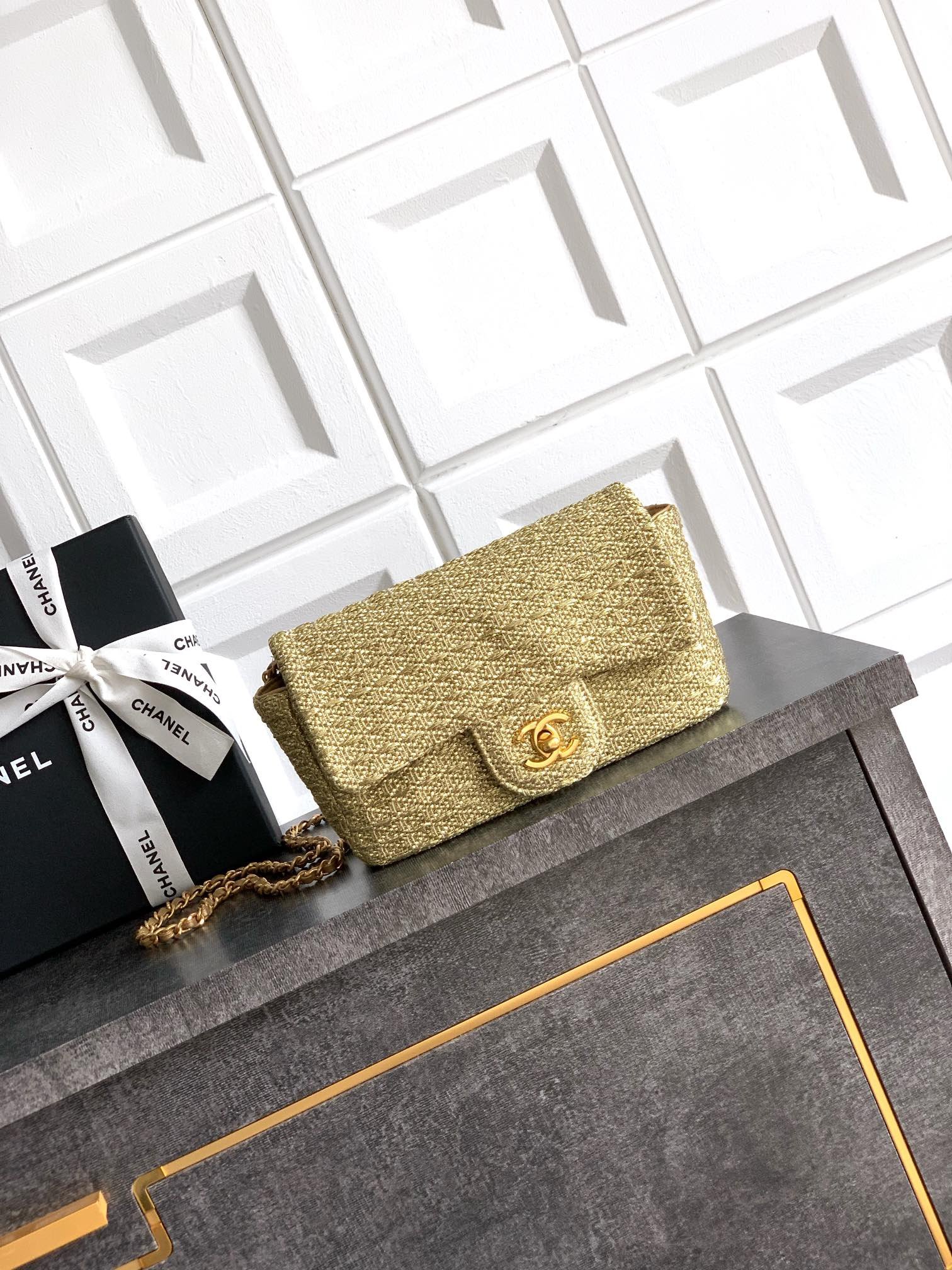 Chanel Mini classic handbag B6030902 - Image 2