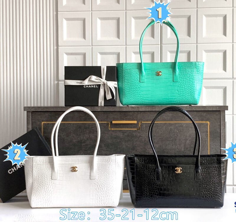 Chanel Small shopping bag B6030903