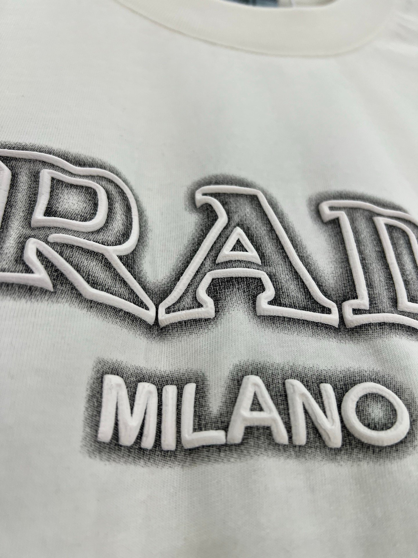 Prada Cotton T-shirt M6030904 - Image 6