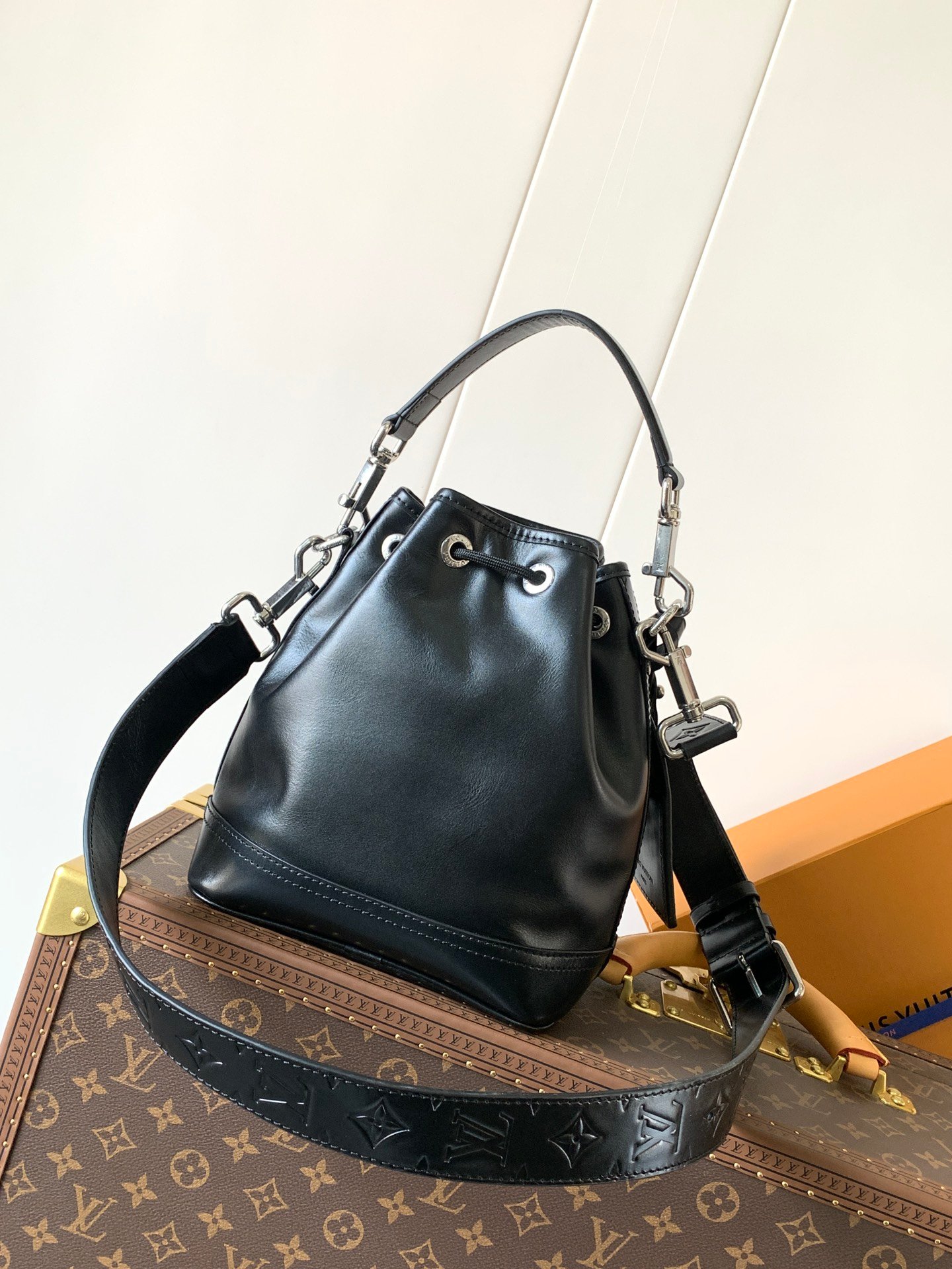 Louis Vuitton Noé Cargo Other Leather - Bags B6031704 - Image 3