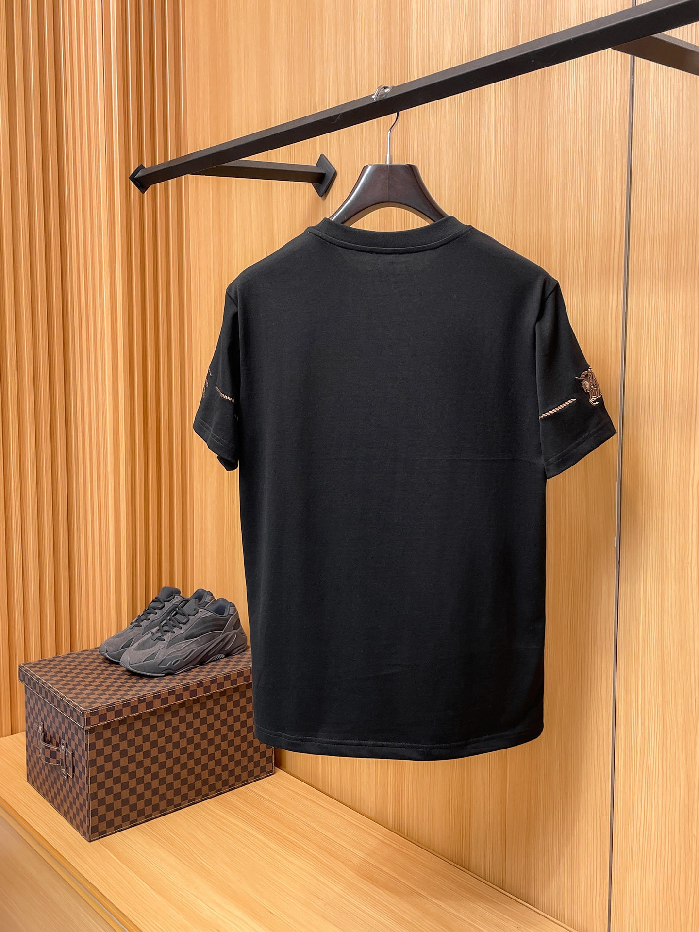 Burberry's 2026 high-end custom-made product features intricate craftsmanship design.M6032001 - Image 9