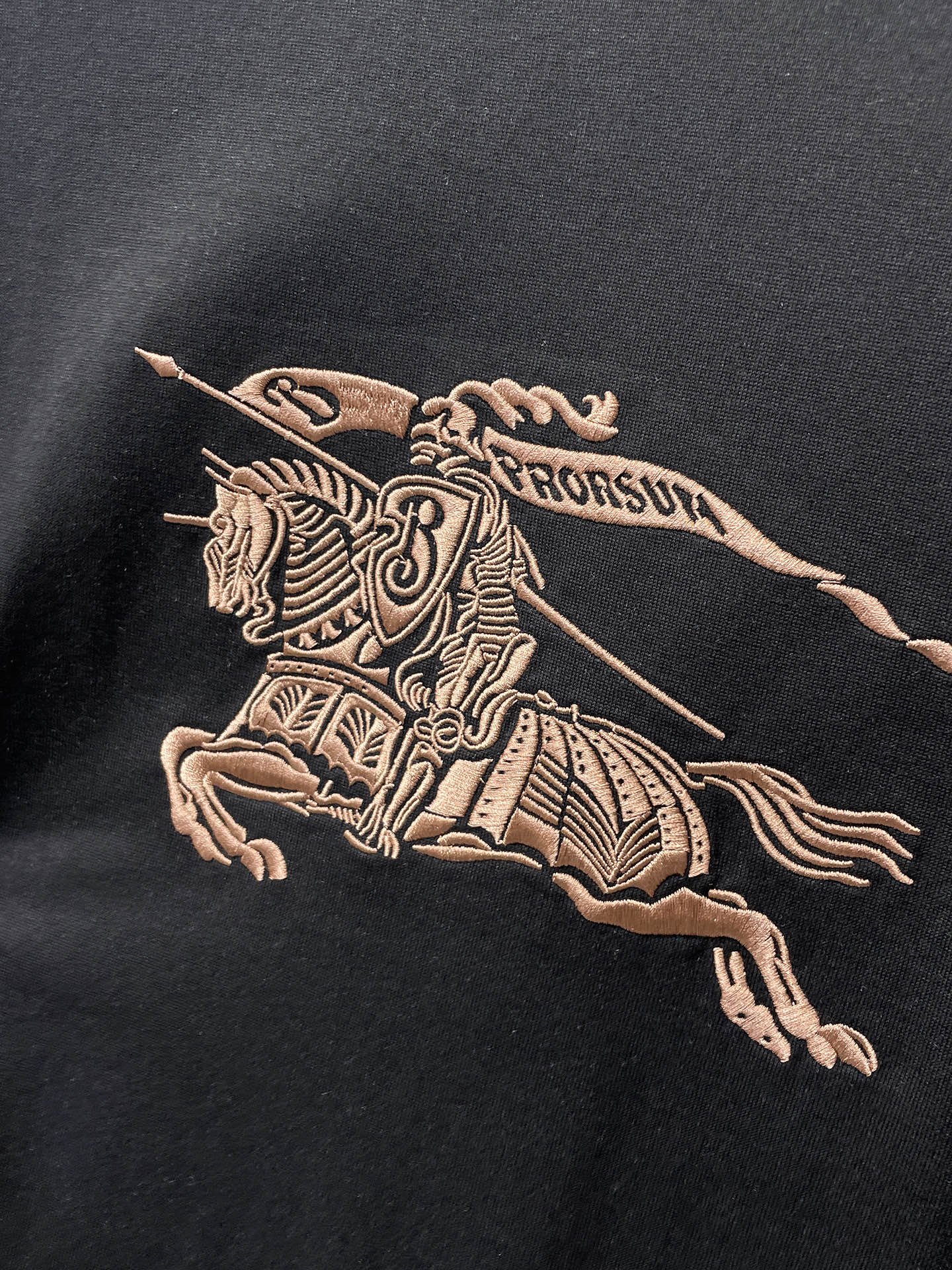 Burberry's 2026 high-end custom-made product features intricate craftsmanship design.M6032001 - Image 10