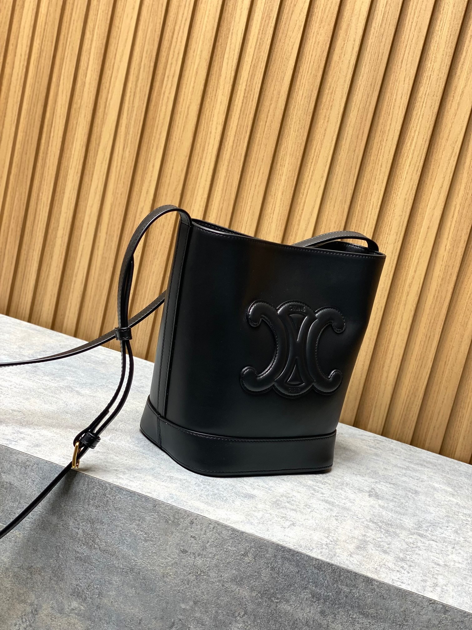 CELINE Small Bucket Cuir Triomphe B6032102 - Image 3