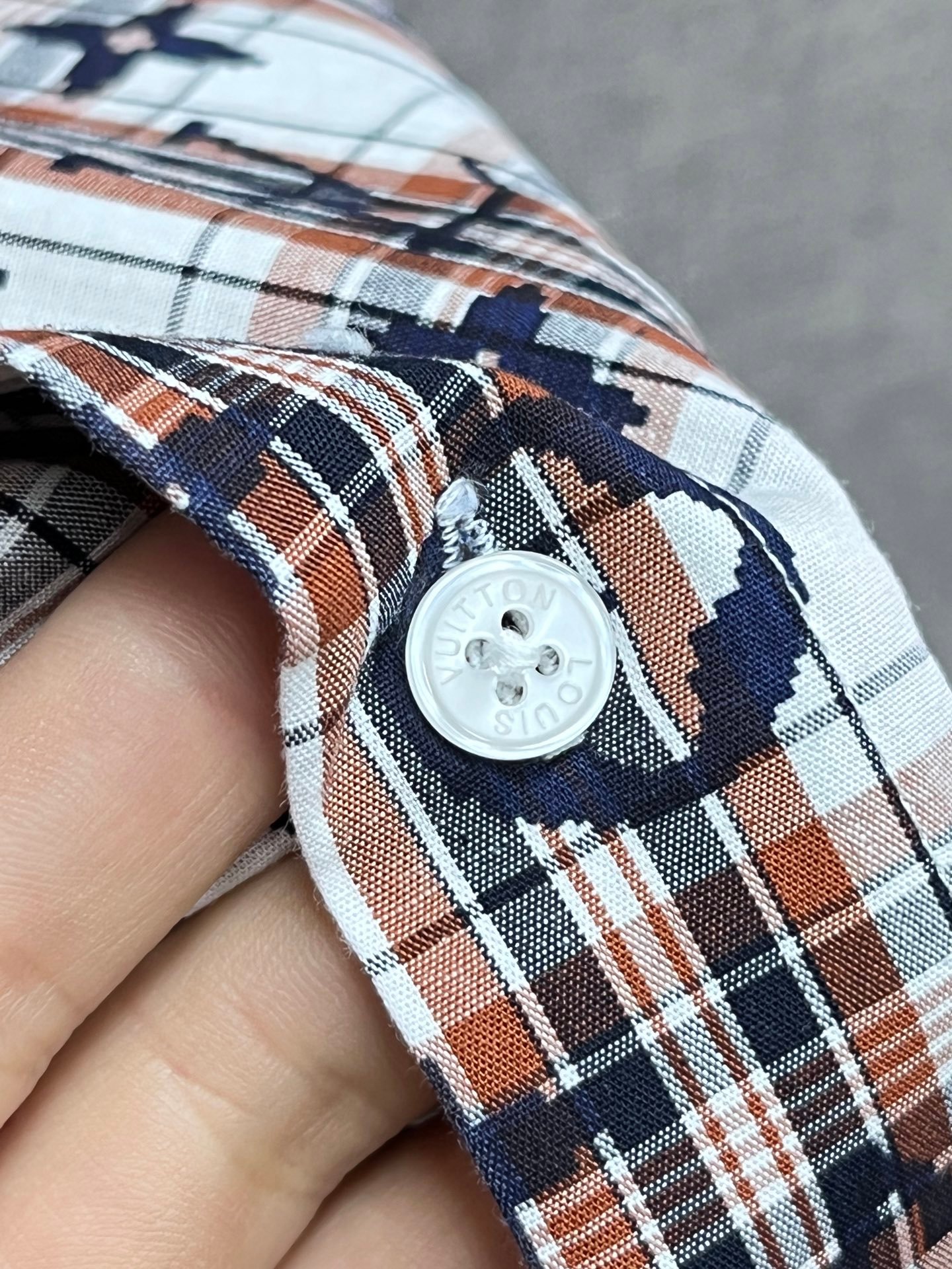 LV2026ss New Men's Long-Sleeved ShirtM6032204 - Image 5