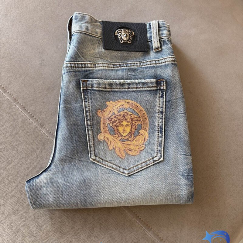 Luxurious top-grain cowhide belt with classic blue wash finishM6032209