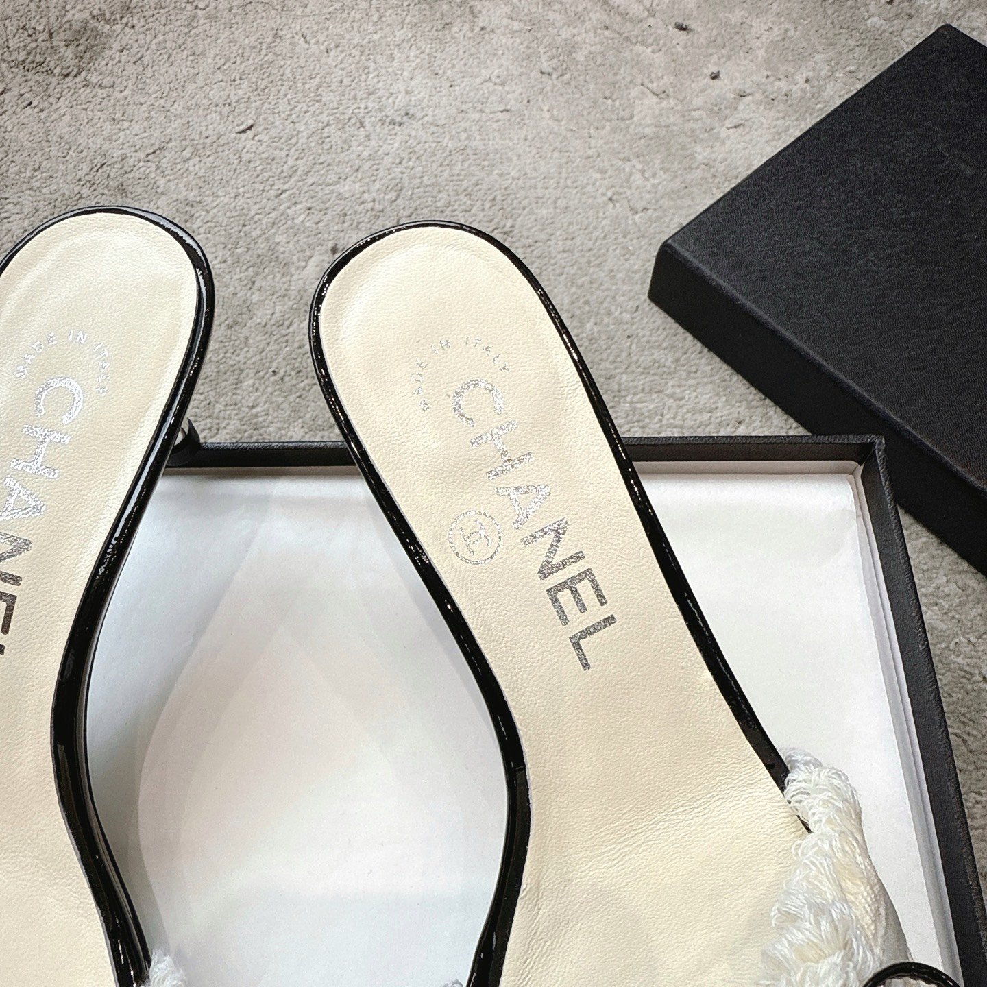 Chanel CC Ruffled Bow Heels B6032404 - Image 4