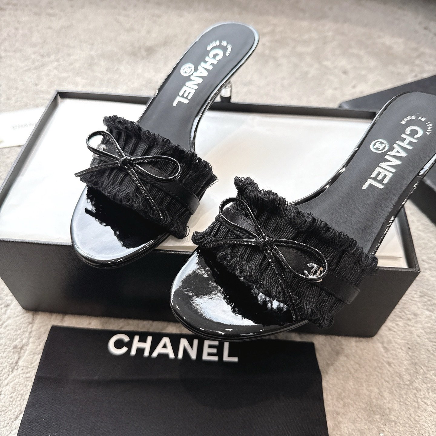 Chanel CC Ruffled Bow Heels B6032404 - Image 6