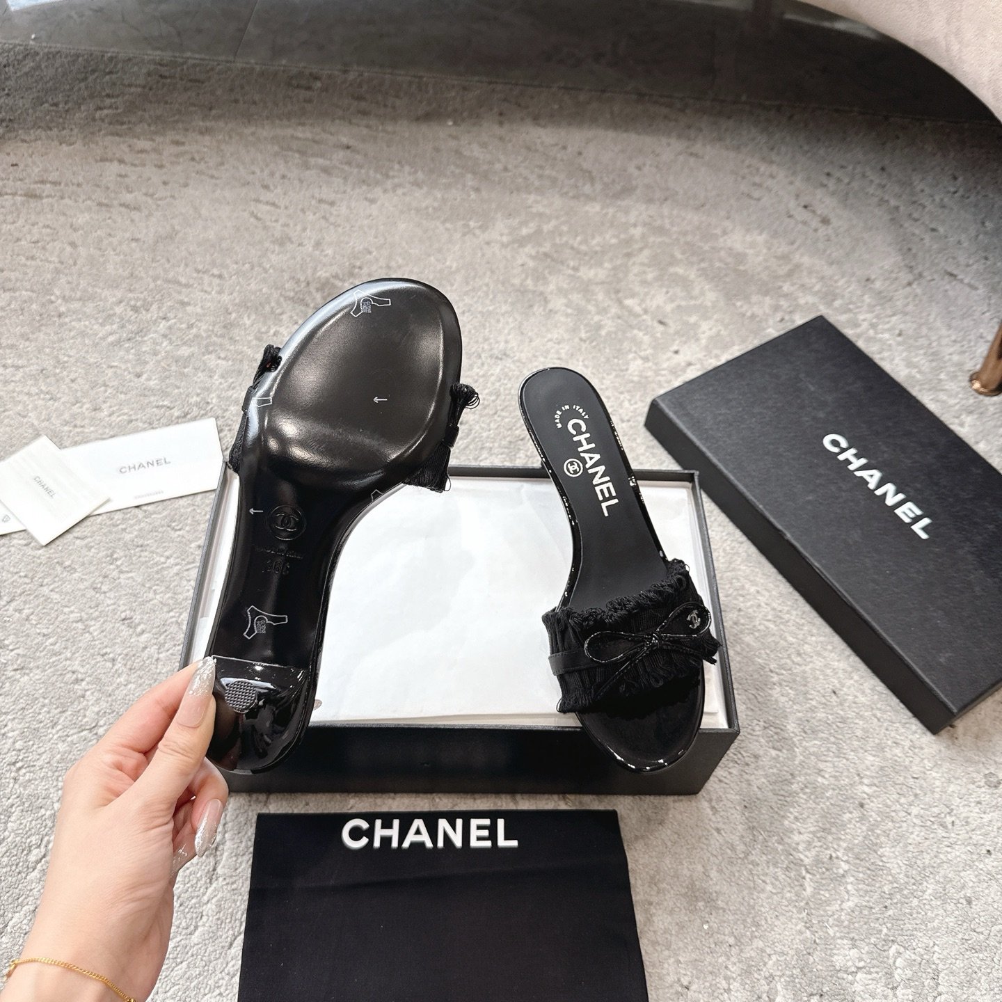 Chanel CC Ruffled Bow Heels B6032404 - Image 7