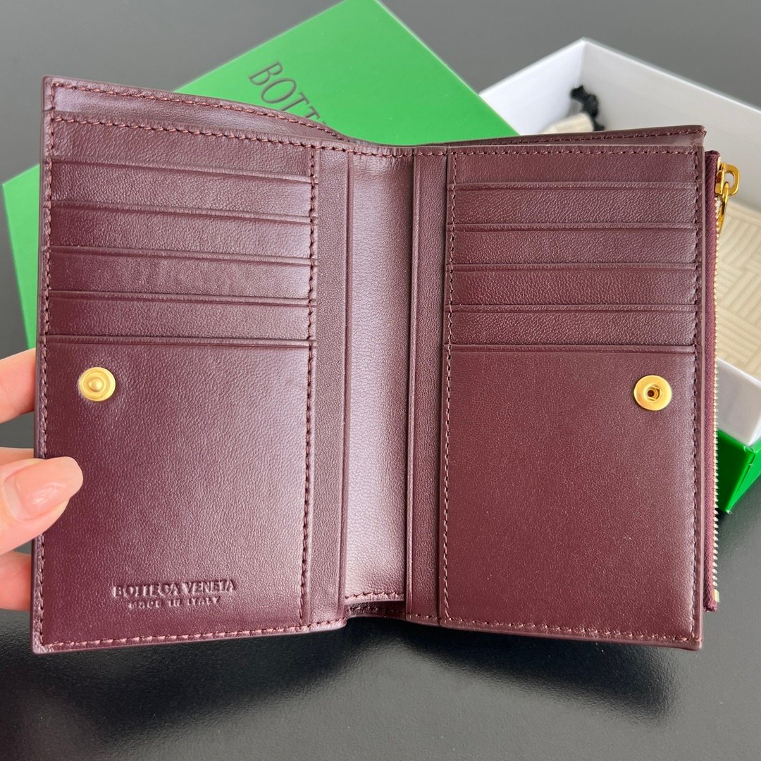 Bottega Veneta Women's Intrecciato Medium B6032704 - Image 4