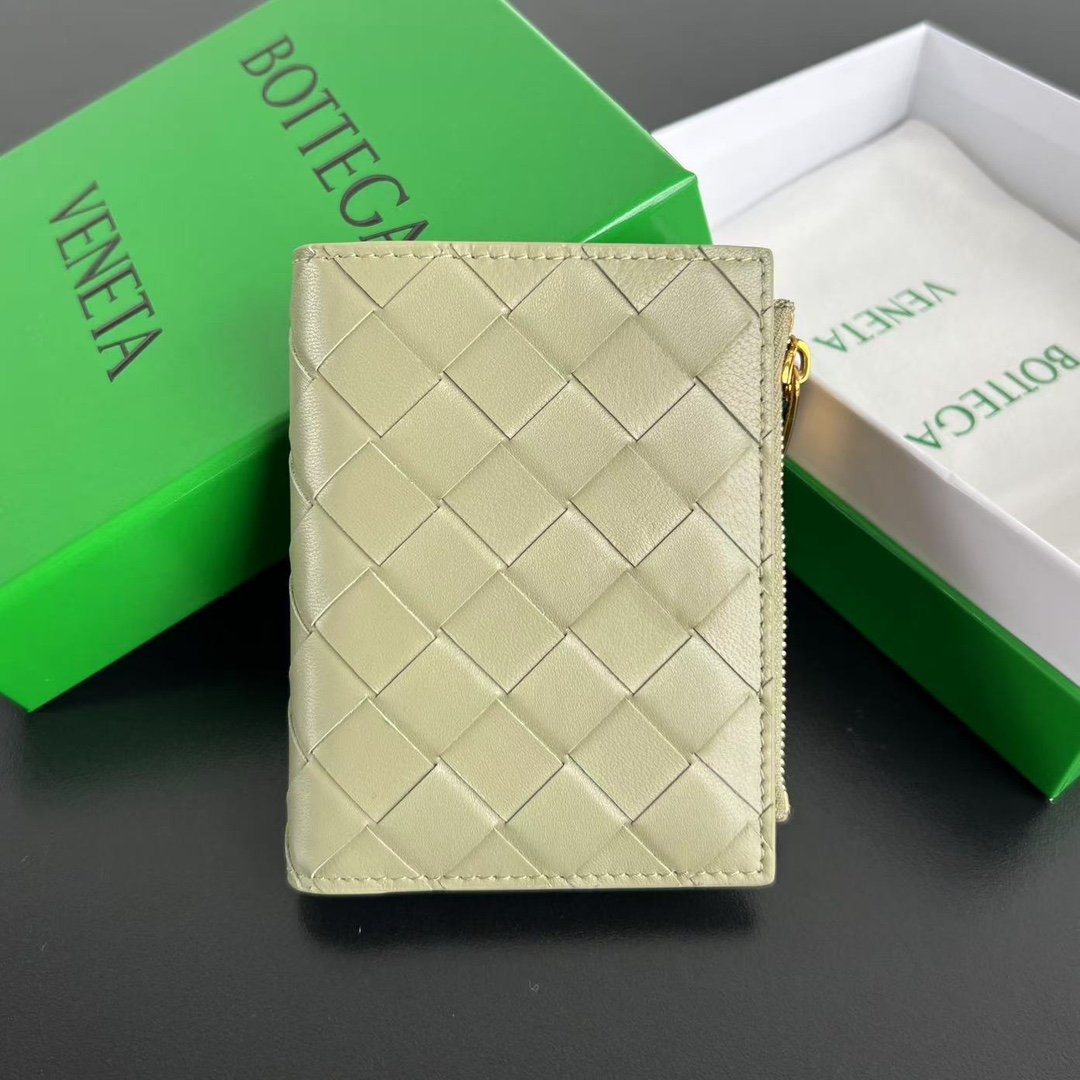 Bottega Veneta Women's Intrecciato Medium B6032704 - Image 5