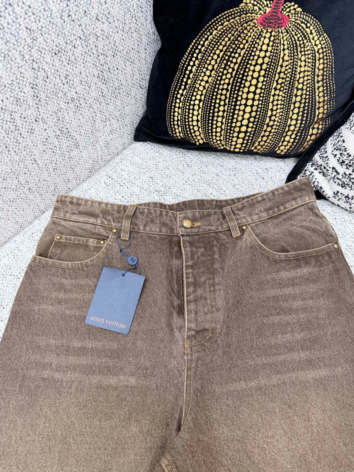 LV26ss New Style Casual Denim Skateboard PantsM6032707 - Image 4