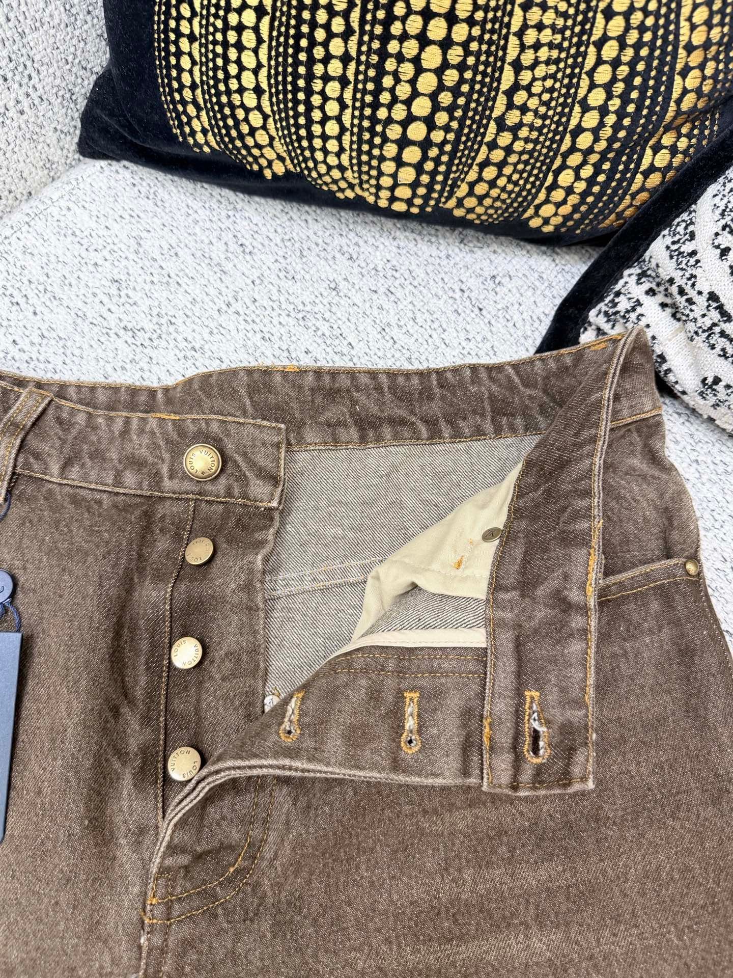 LV26ss New Style Casual Denim Skateboard PantsM6032707 - Image 6