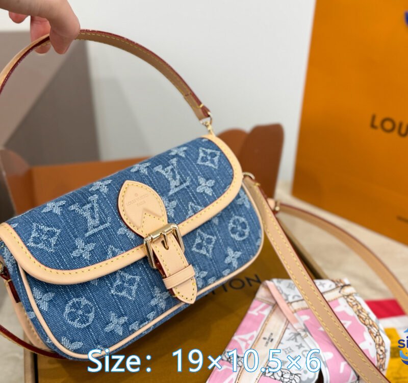 Lv's new denim bag - mini bag shaped like a French rollB6032801